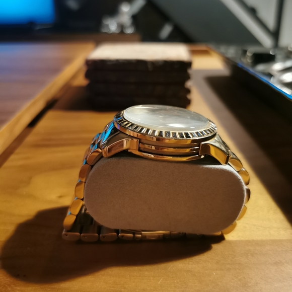 Men's gold Michael Kors watch - Picture 3 of 3